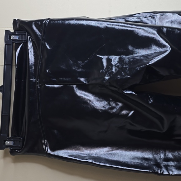 SPANXshape Faux Leather Patent Leggings Medium - Picture 12 of 16